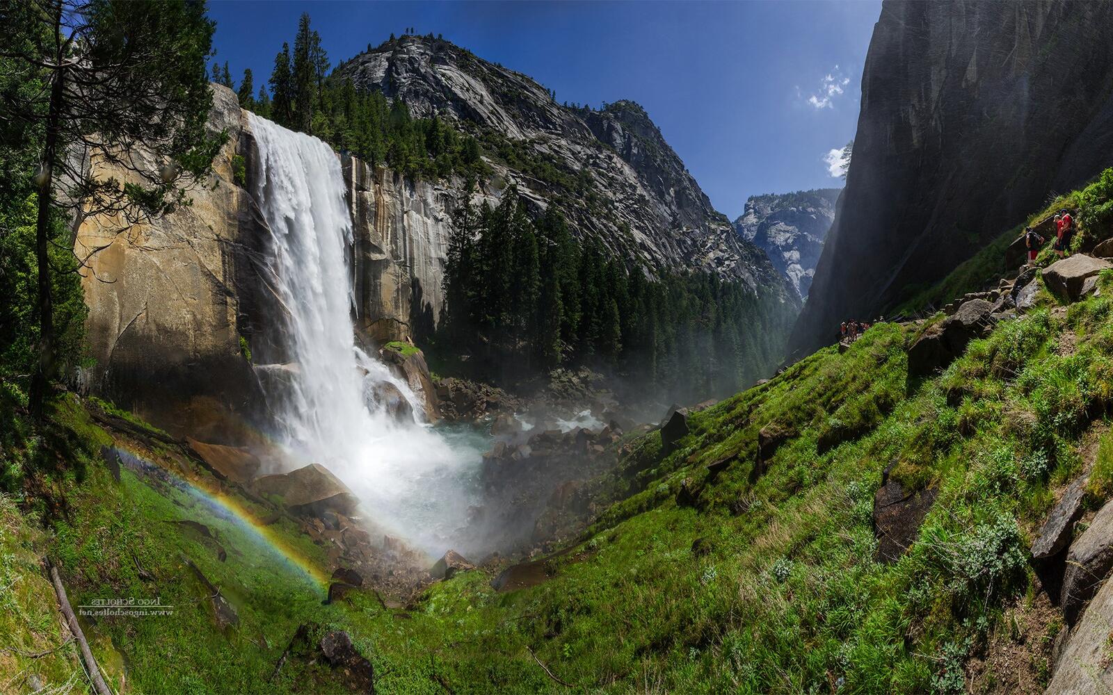 Бесплатное фото Красивое ущелье Йосемити с большим водопадом