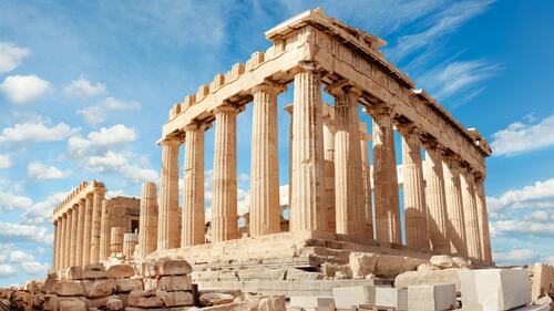 Древнегреческий храм в Греции