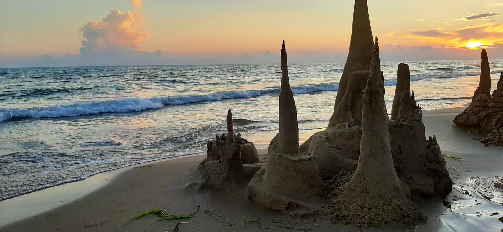 Бесплатное фото Песочный замок на берегу моря