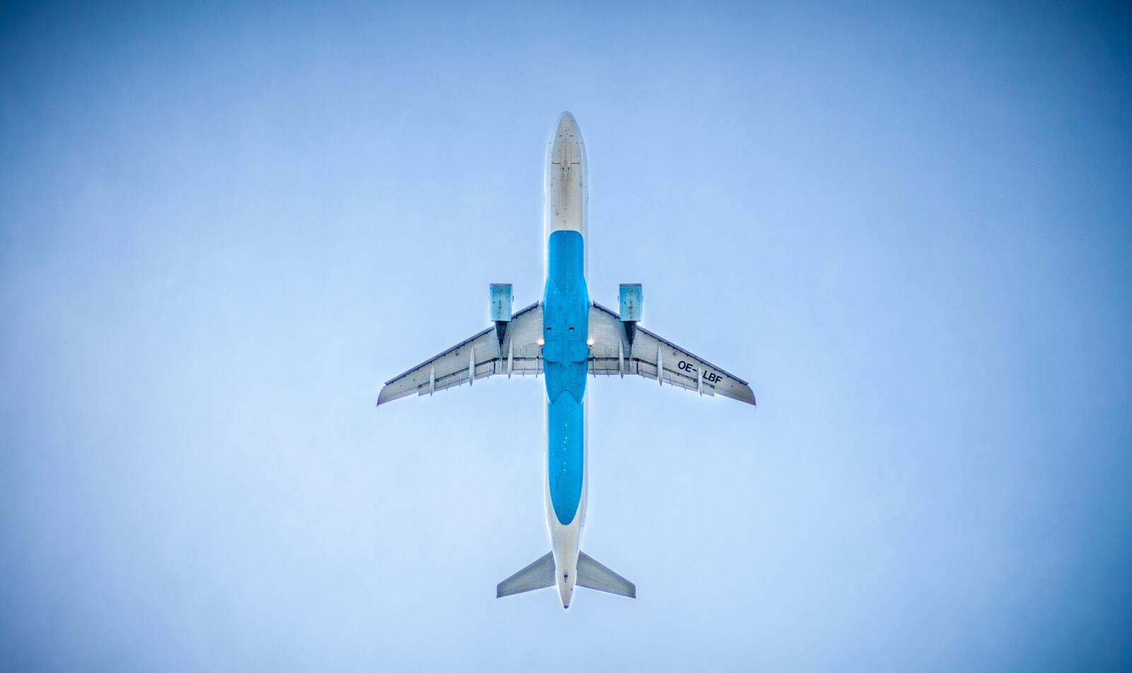 Free photo An airplane flies against the blue sky