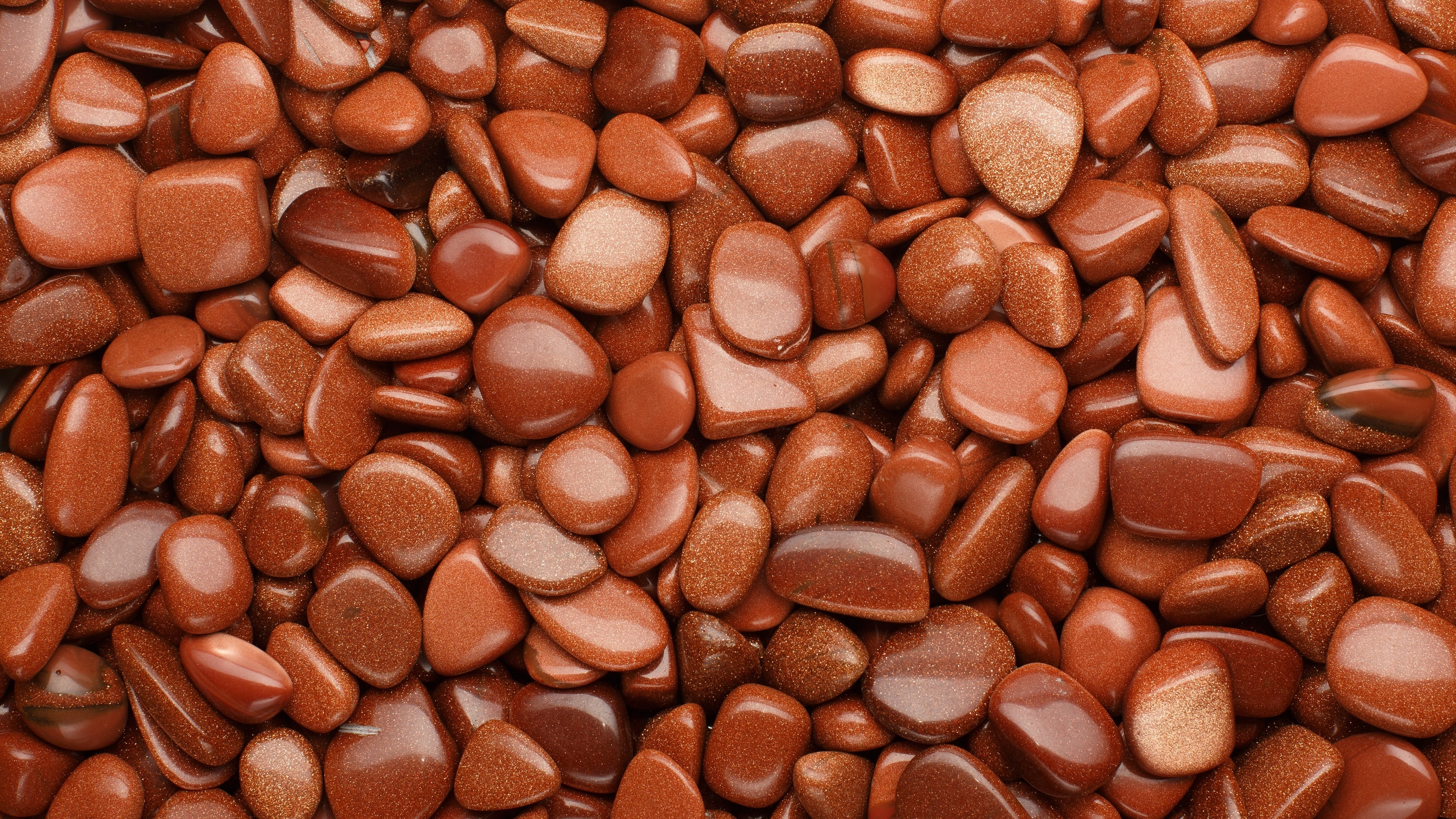 Каменная галька коричневым цветом