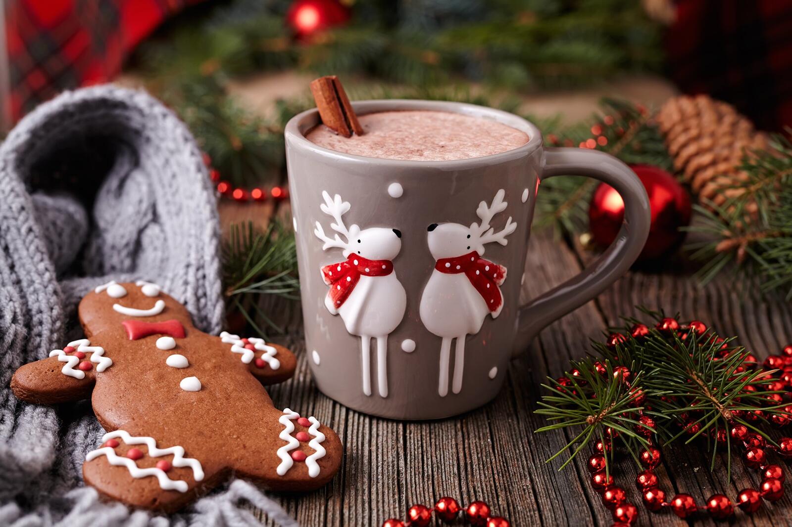 Бесплатное фото Новогодняя кружка с горячим шоколадом