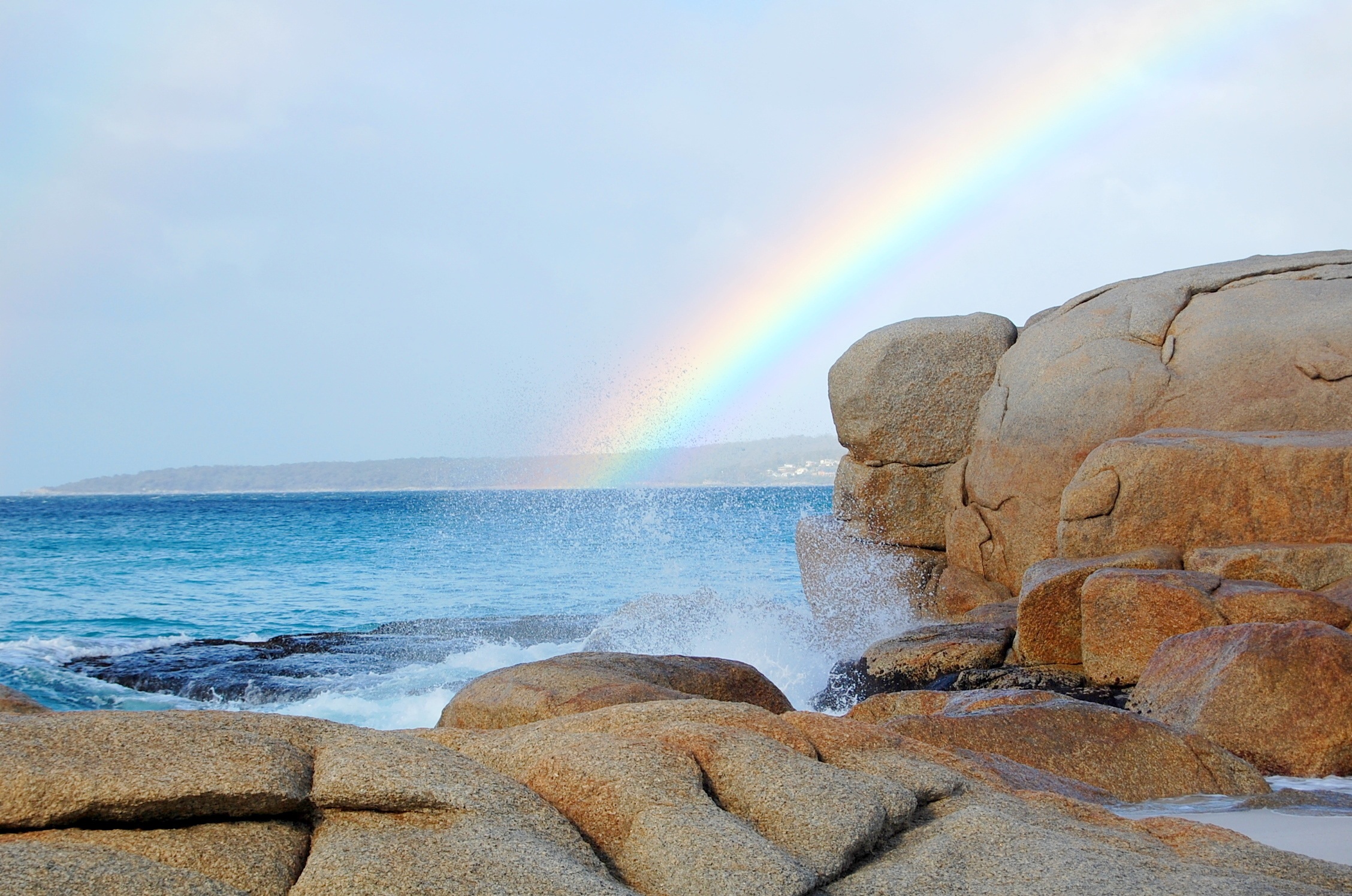 免费照片从海边眺望彩虹