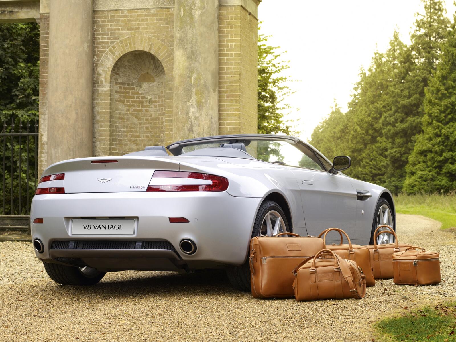 Free photo Aston Martin DBS coupe.