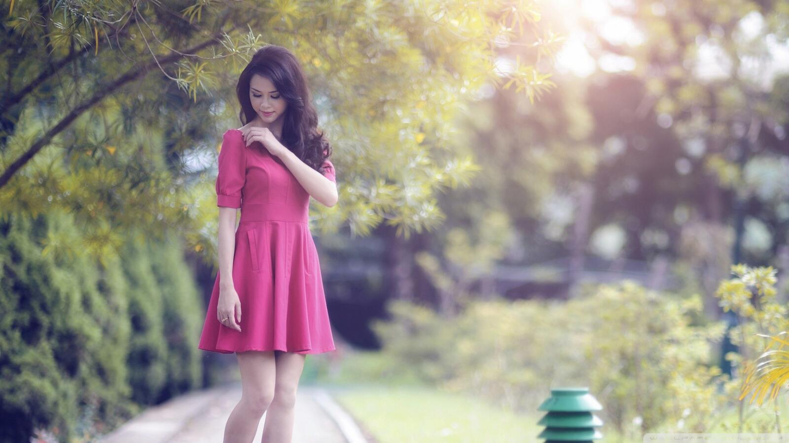 Free photo Beautiful girl in a pink summer dress