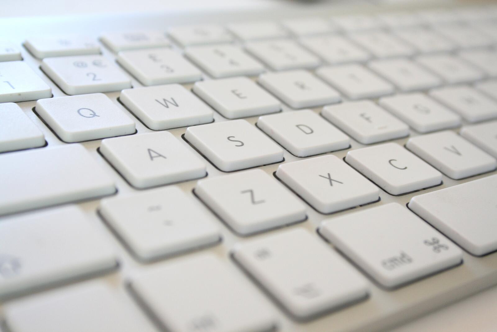 Бесплатное фото Кнопки белой клавиатуры крупным планом в белом цвете