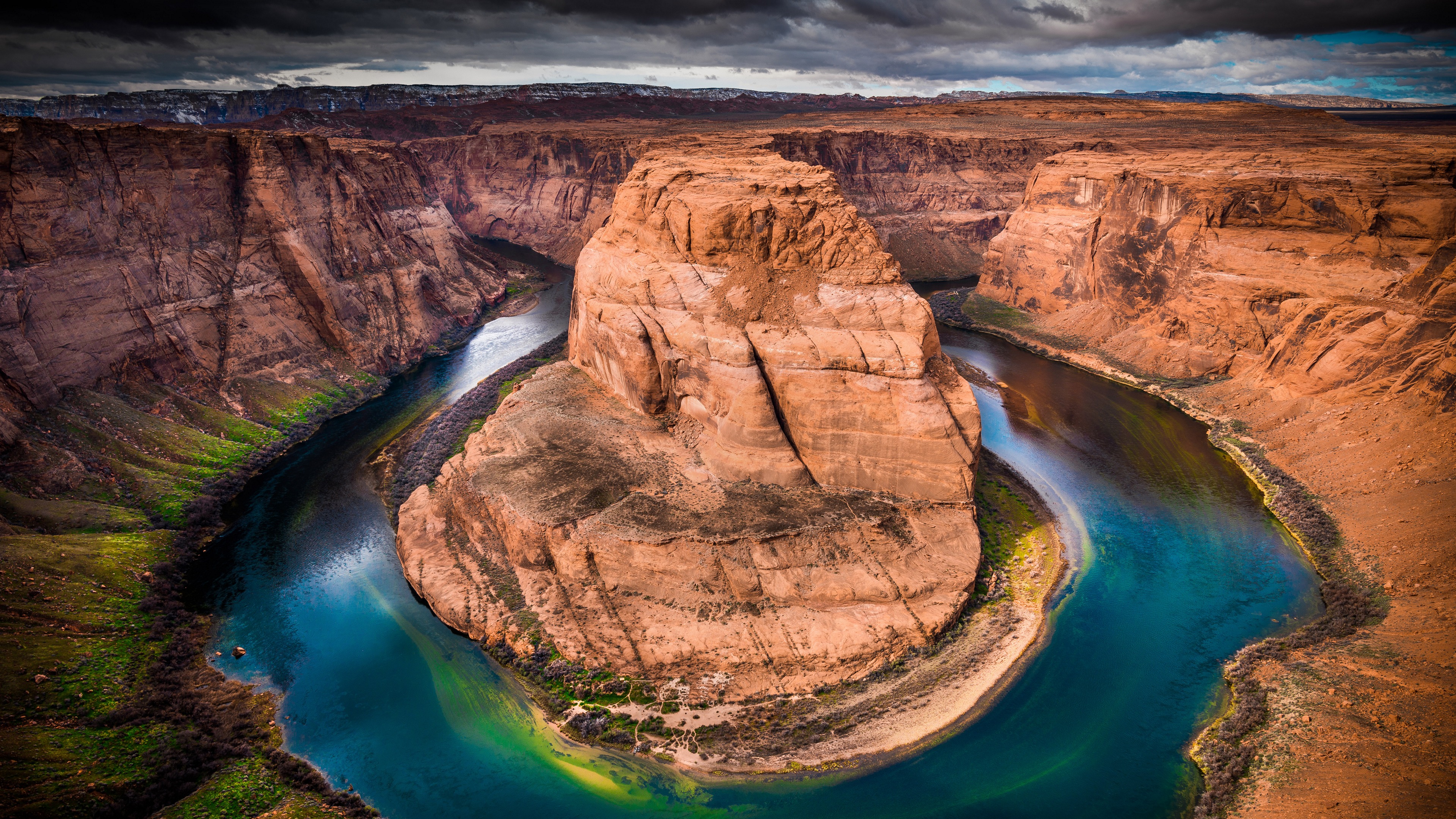 Бесплатное фото Гранд-каньон в США с рекой огибающей скалы