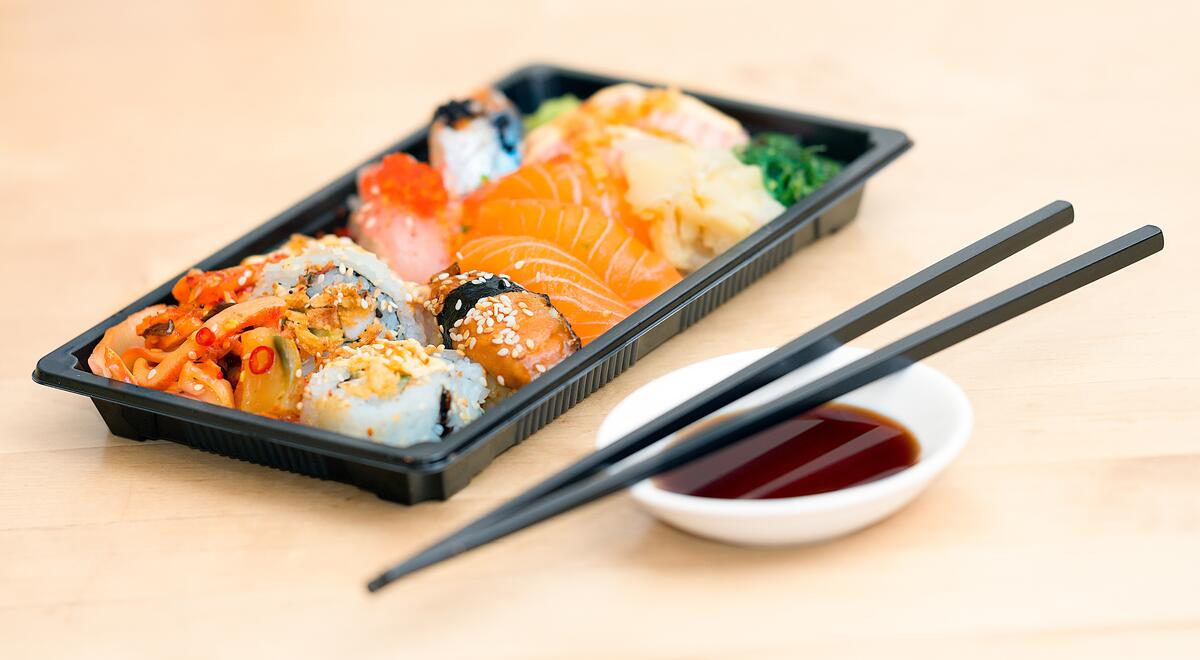 A plate of sushi with sauce
