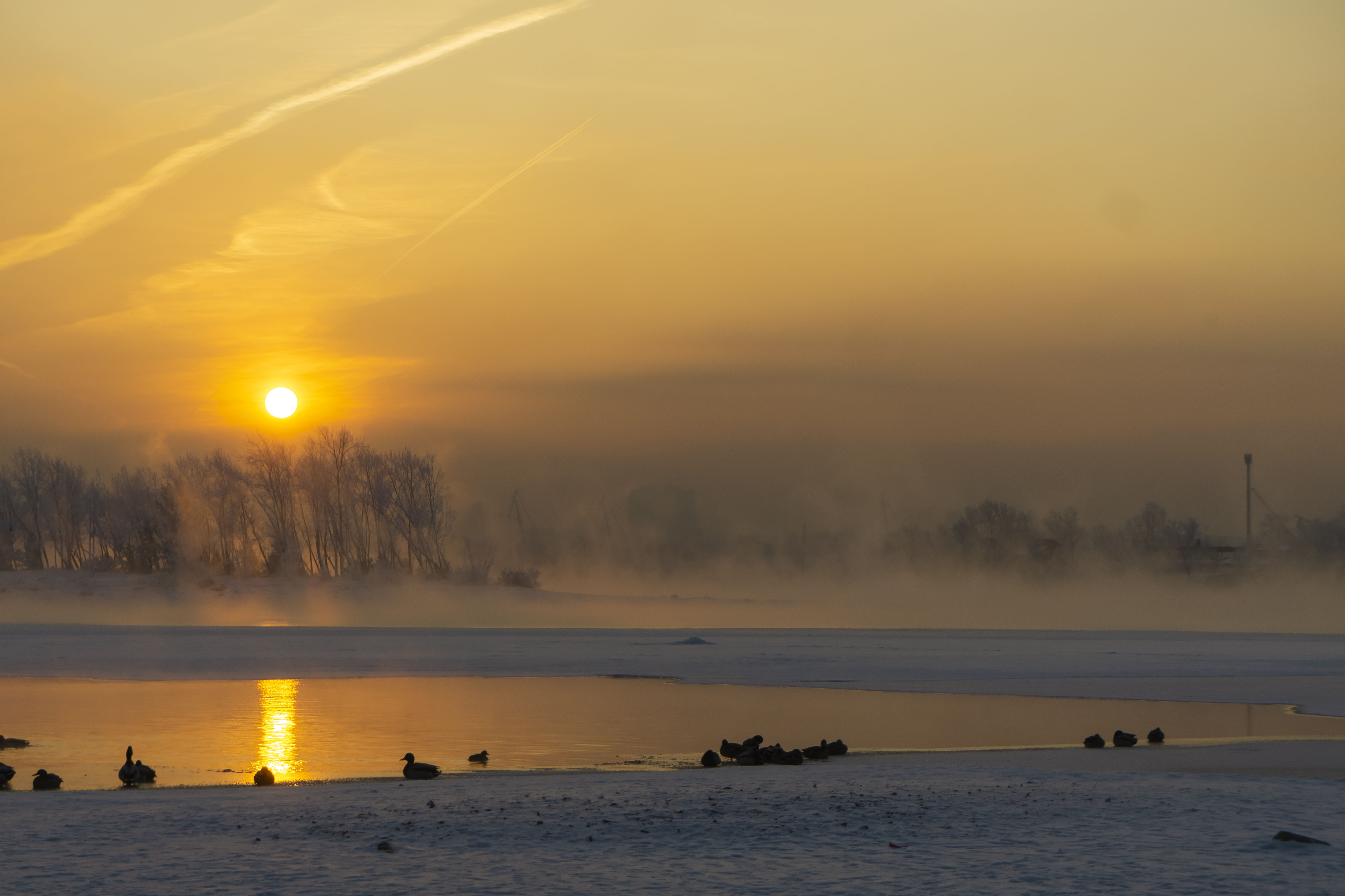 Зимний восход солнца на реке Енисей