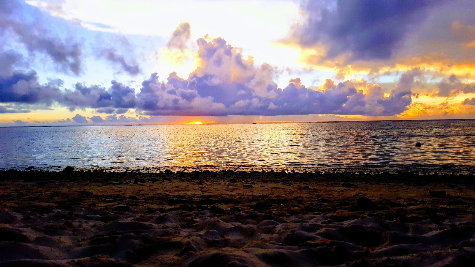 Бесплатное фото Спокойный закат на берегу моря