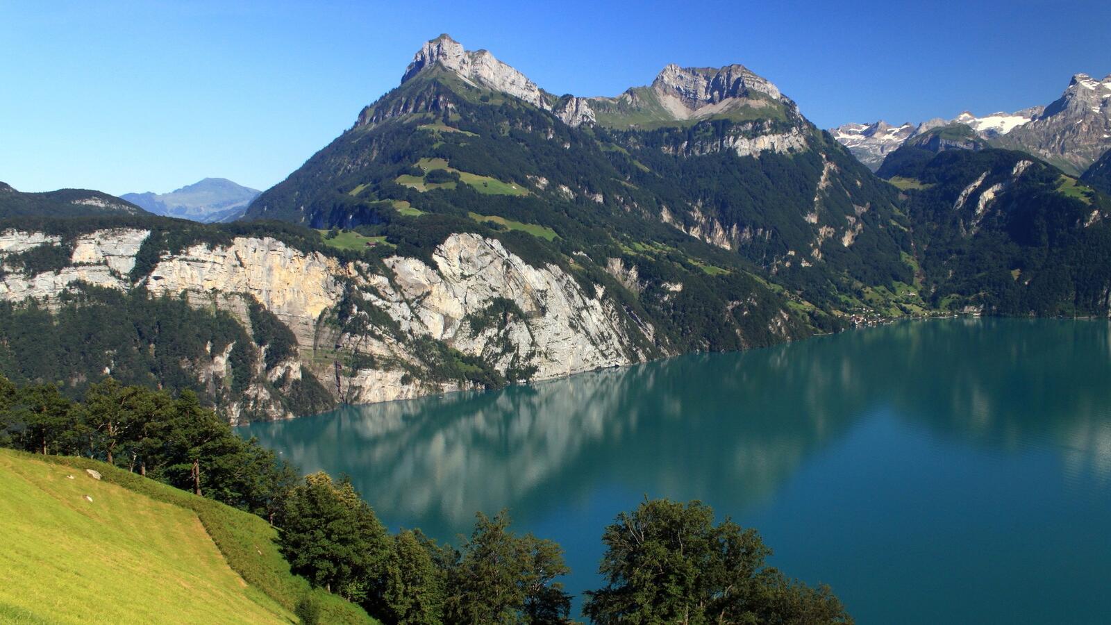 免费照片阿尔卑斯山的一个湖