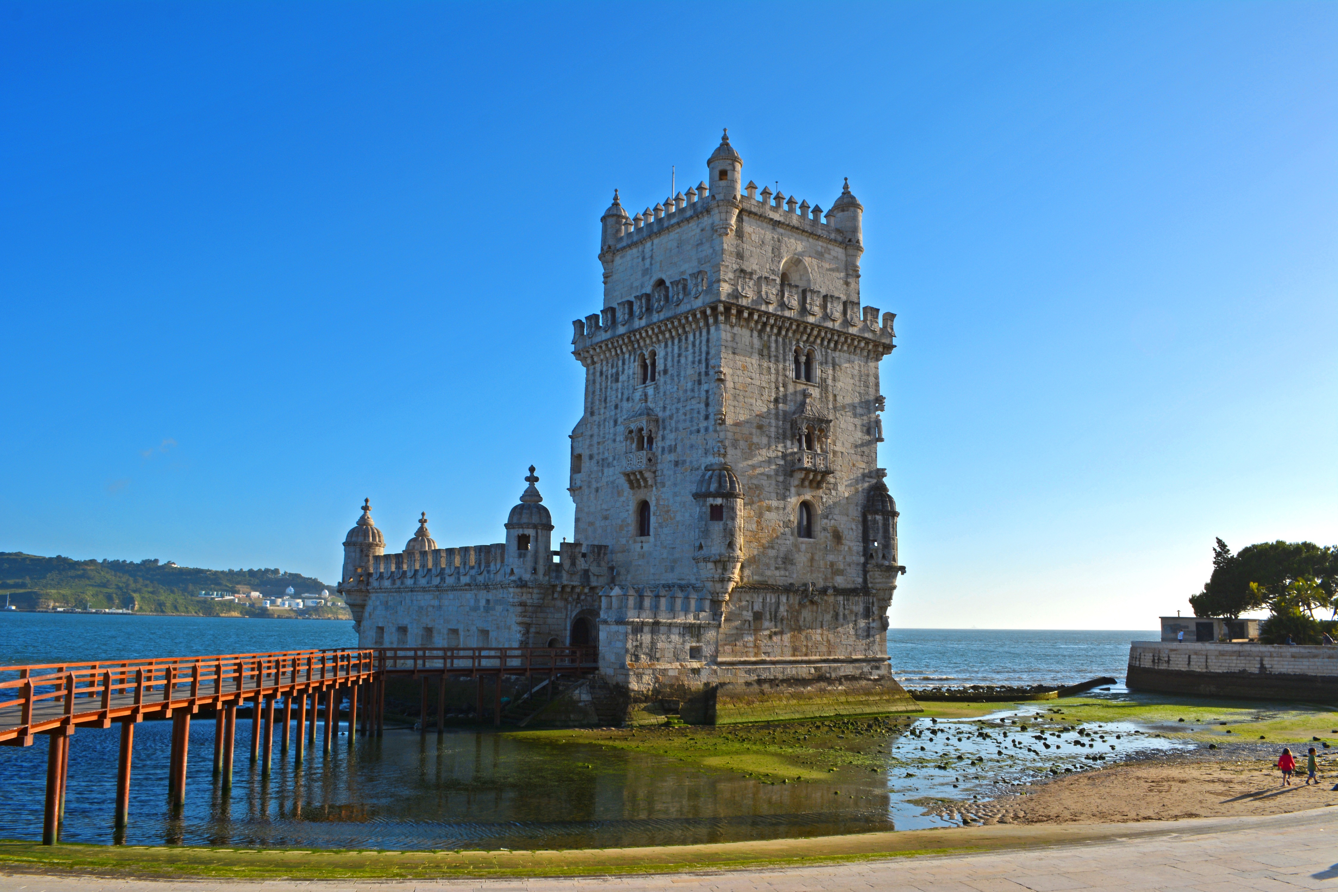 Free photo A castle by the sea in Portugal