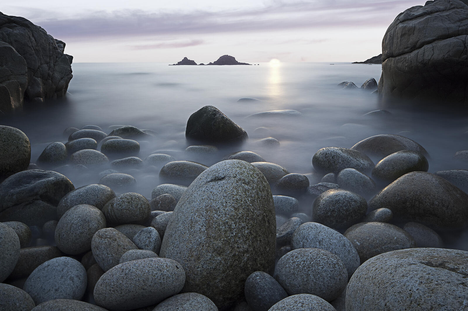 Free photo Morning on a rocky seashore