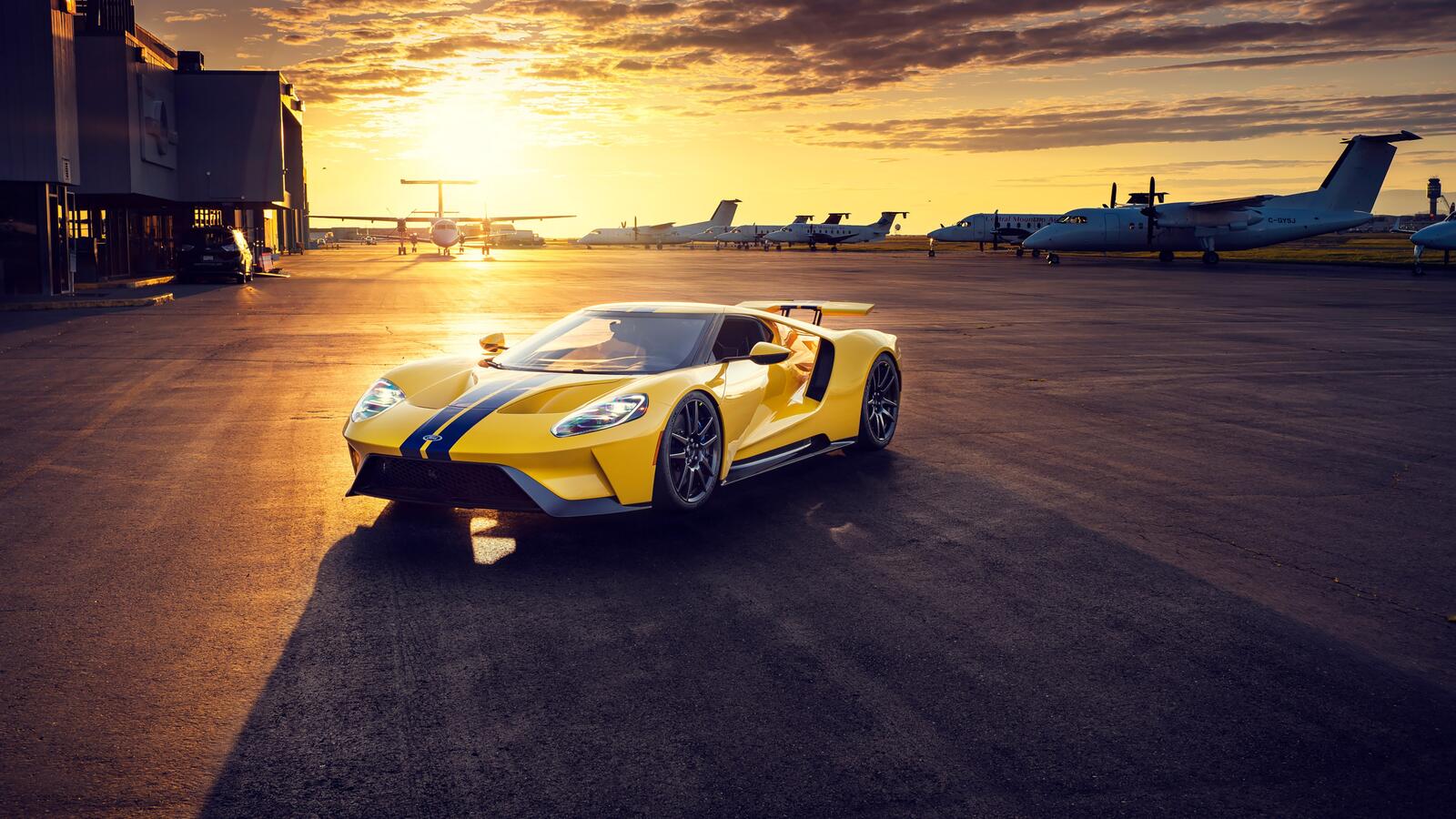 Free photo Yellow Ford GT at the airfield at sunset