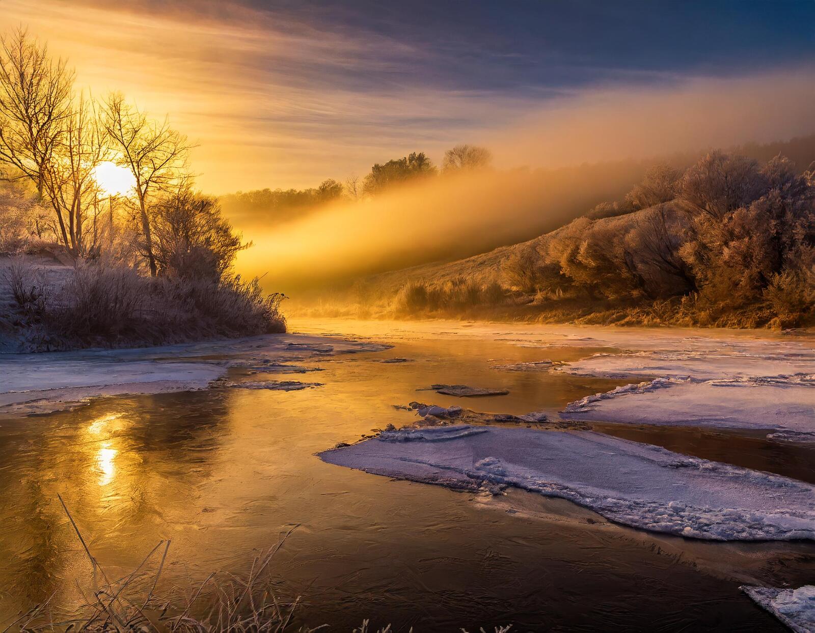 Free photo Frosty dawn over the Yenisei River