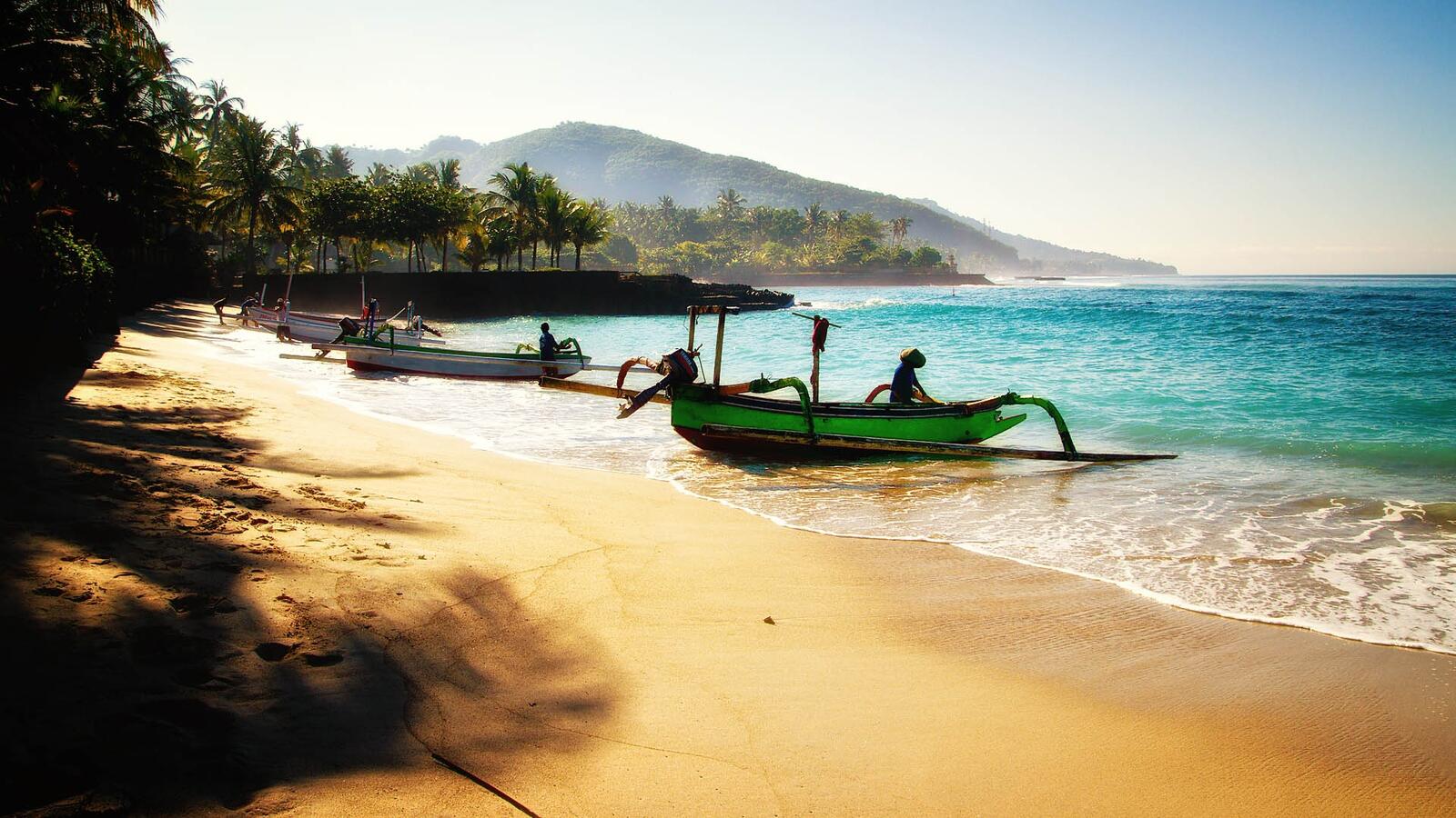 Бесплатное фото Лодки на берегу моря