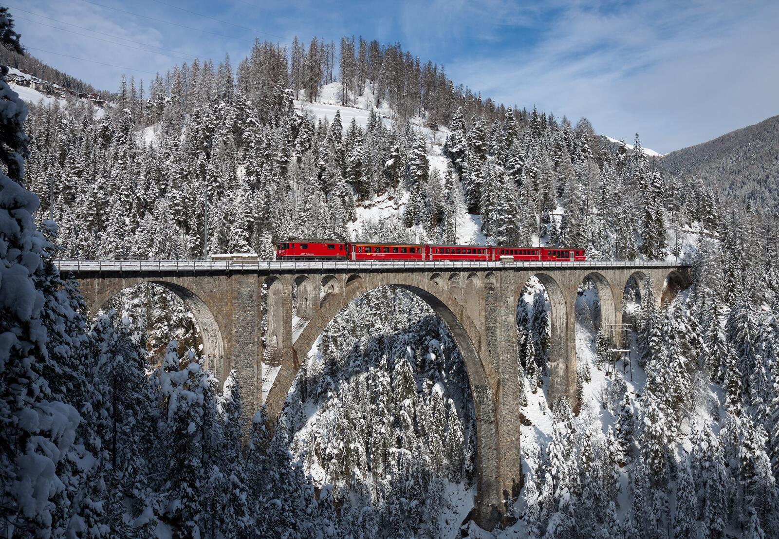 Free photo Railroad viaduct in winter season