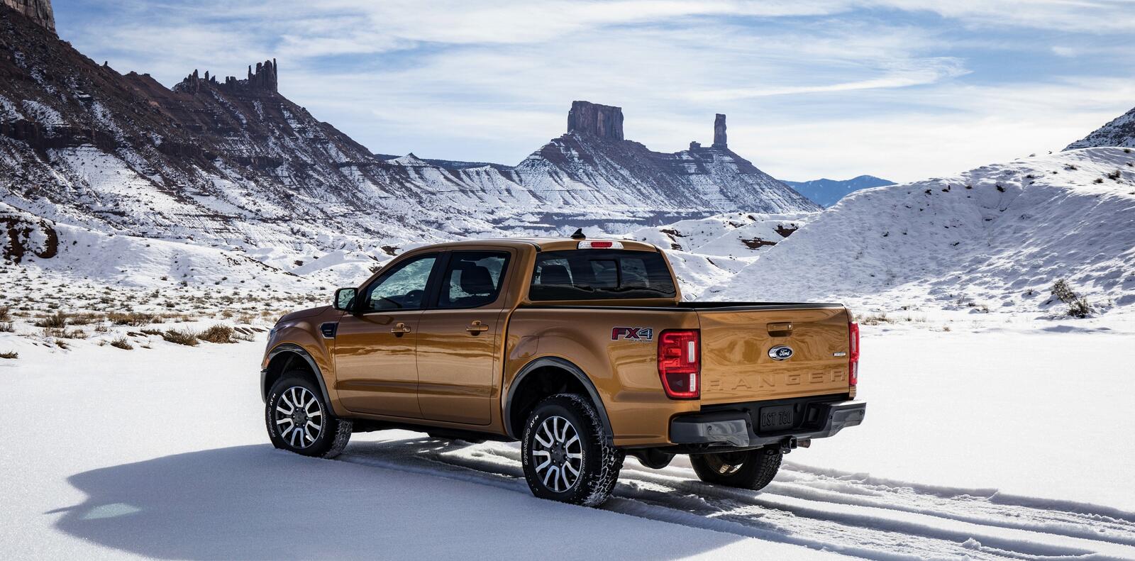 Free photo Ford Ranger pickup truck in winter weather
