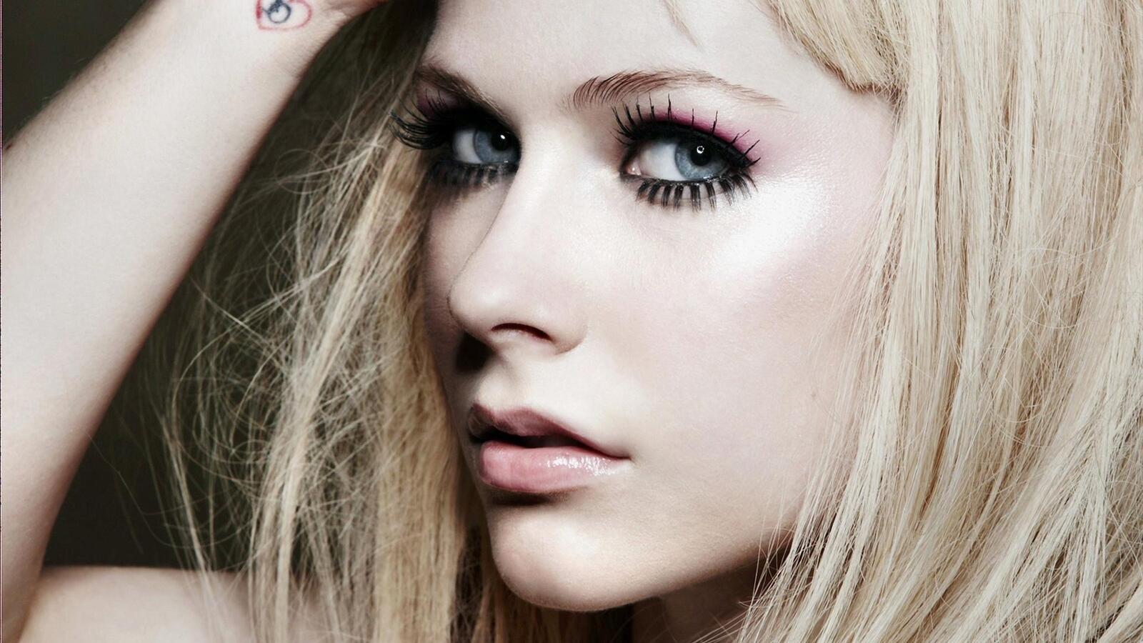 Wallpapers lady a woman Avril Lavigne on the desktop