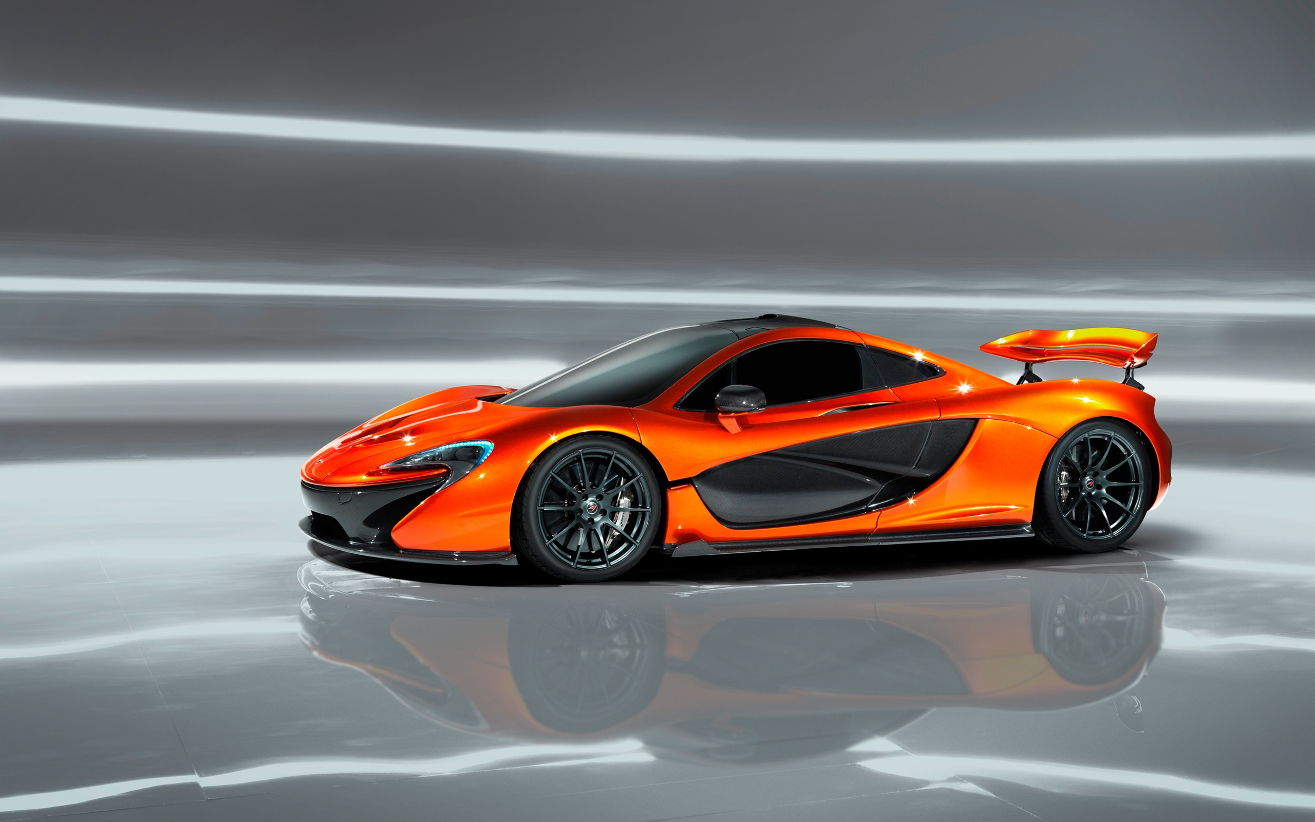 Free photo McLaren P1 in orange.