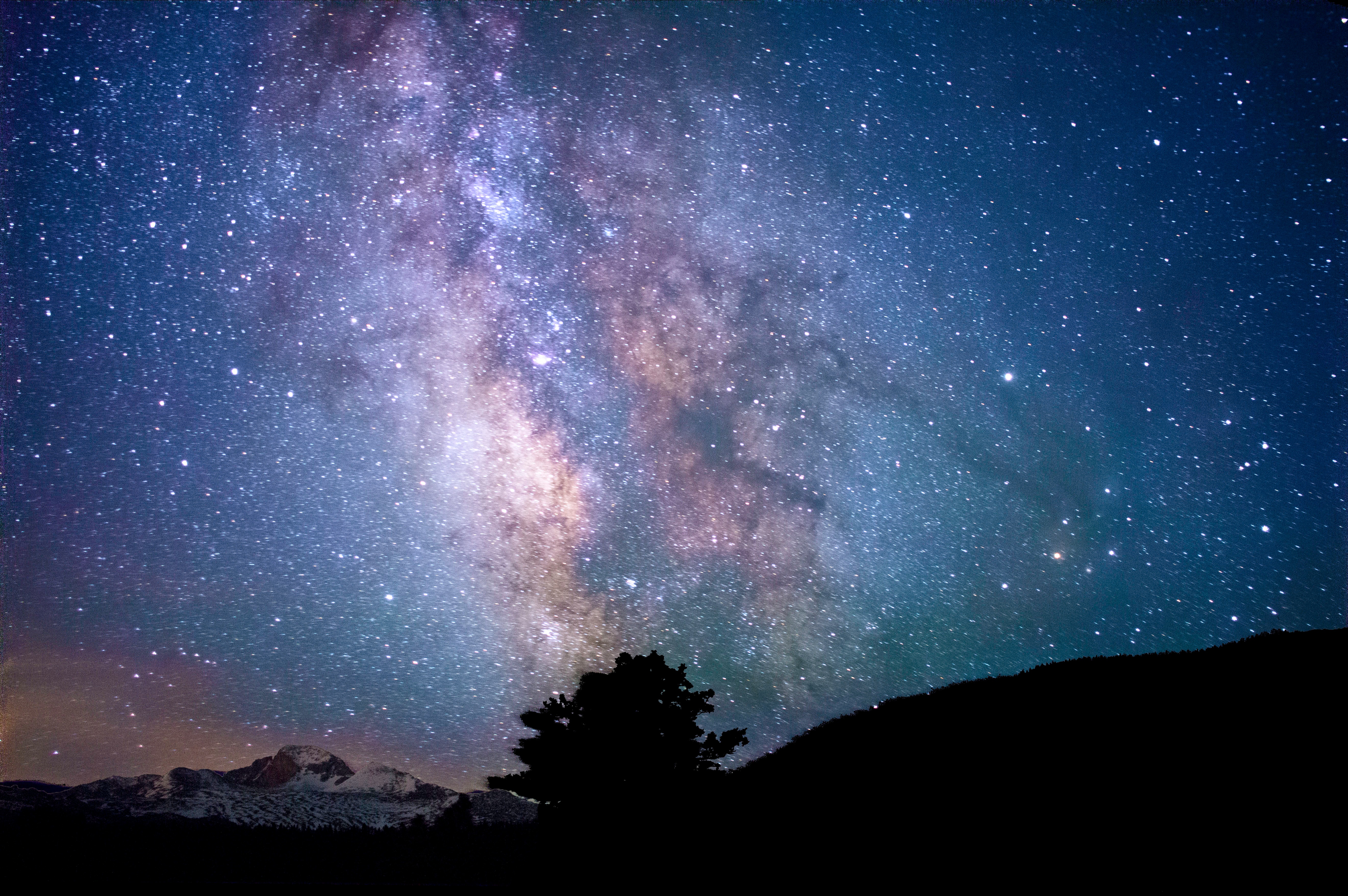 免费照片星光灿烂的夜空中的银河