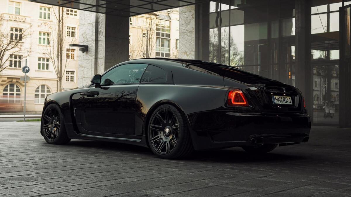 Rolls Royce Wraith вид сзади