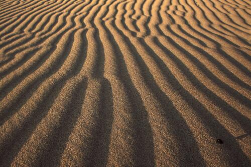 Пустынный рельеф песка