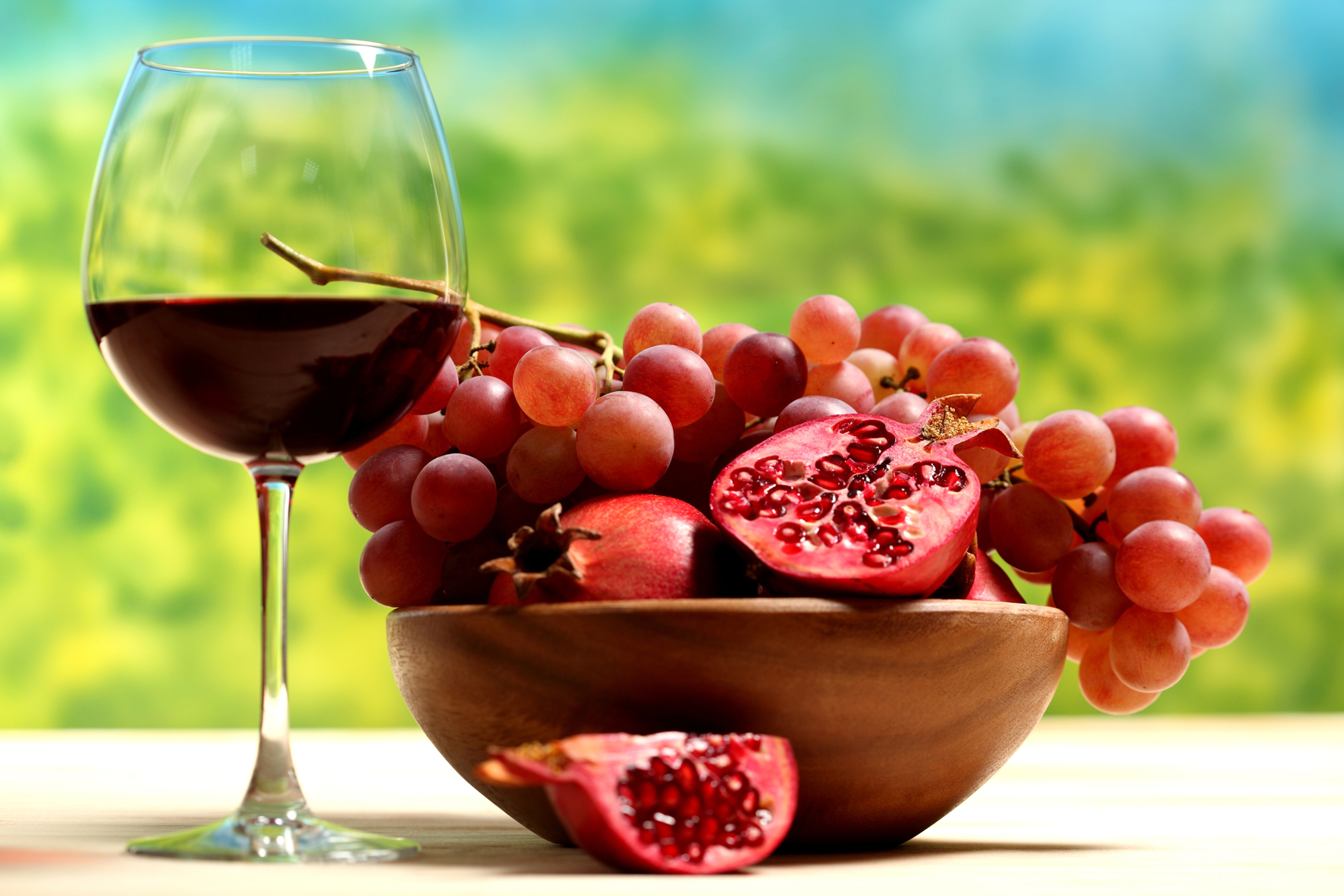 Wine from grapes and pomegranate
