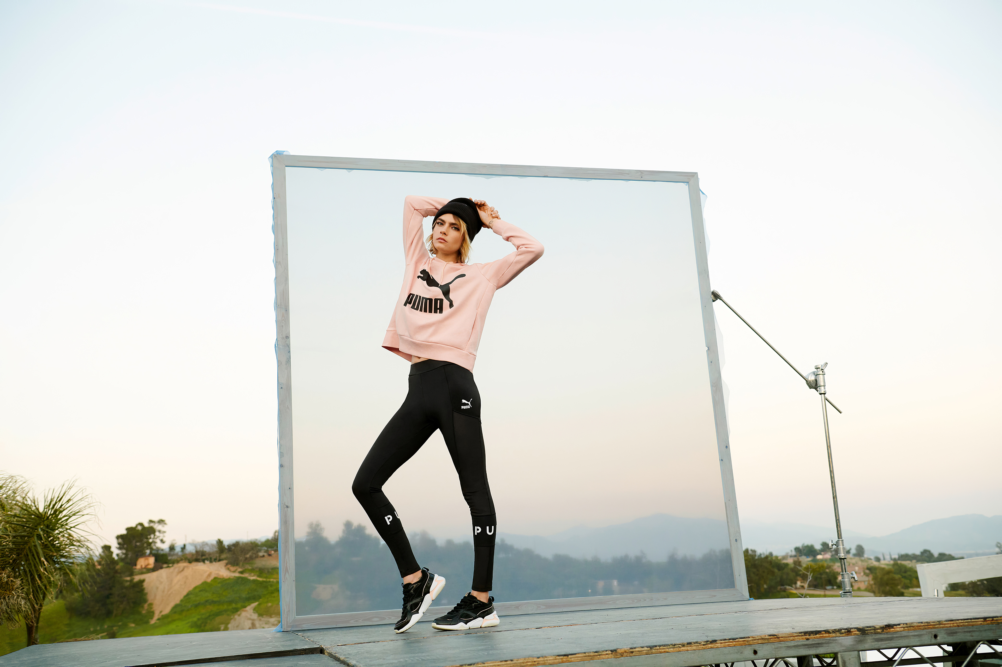 Бесплатное фото Кара Делевинь в спортивной одежде