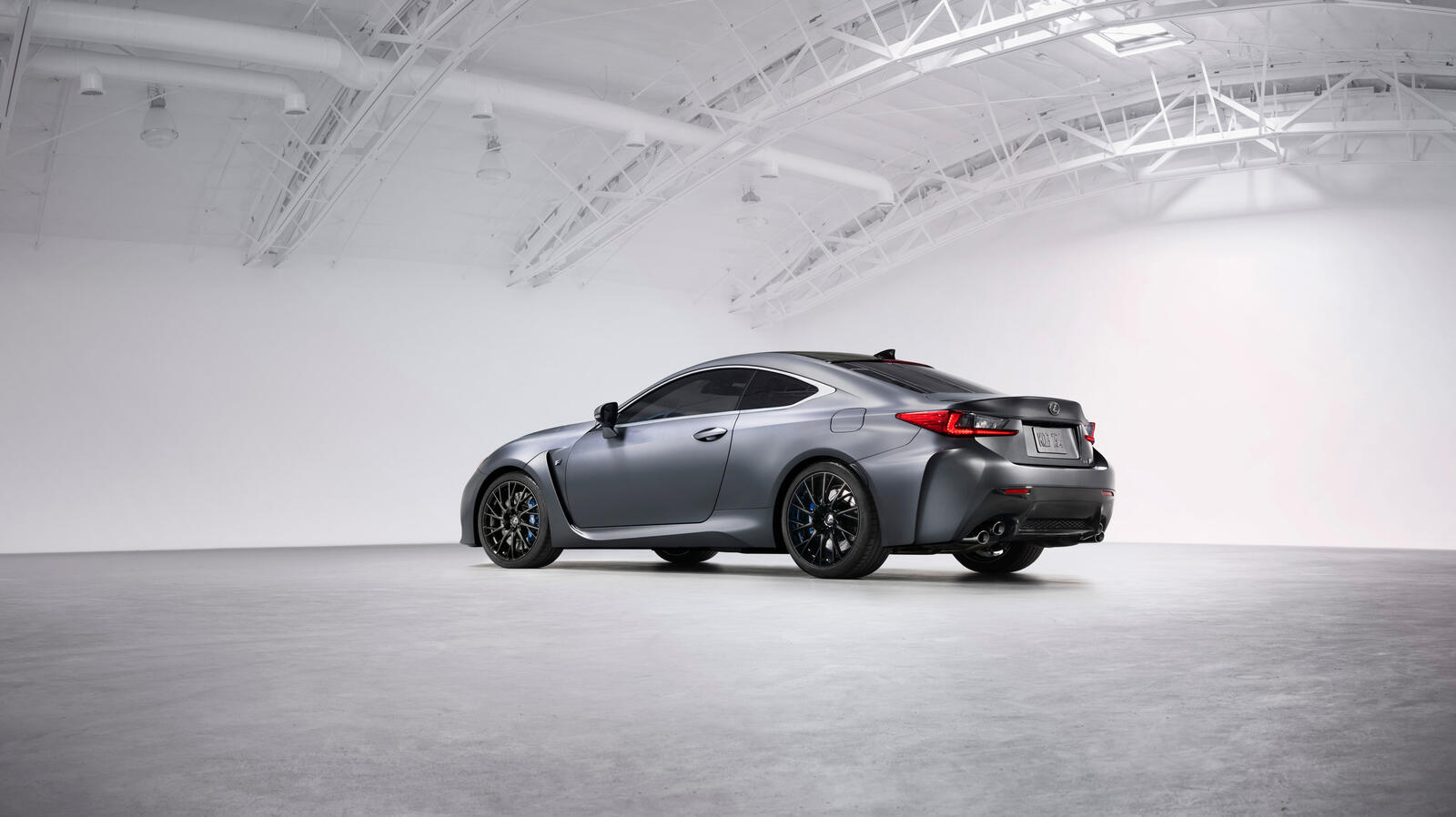Free photo Matte gray Lexus RC F coupe photographed from behind