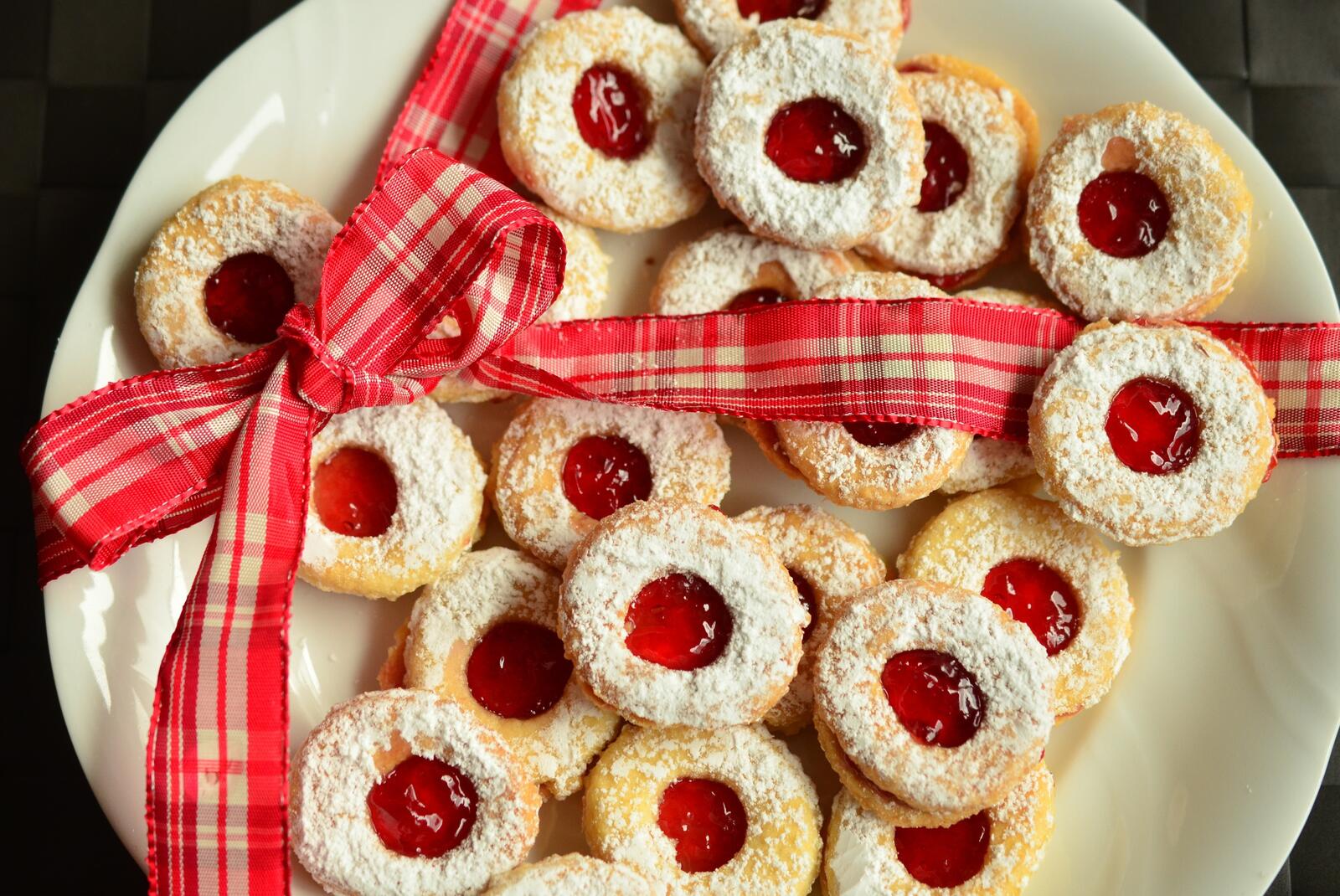 Free photo Cookies with jam filling