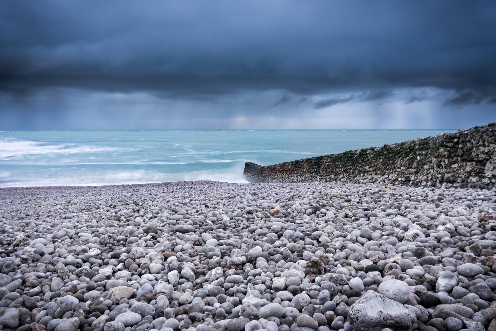 Бесплатное фото Пляж на море из камушков