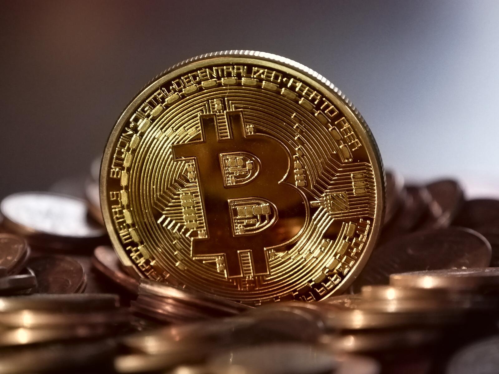 Bitcoin деньги гравировка