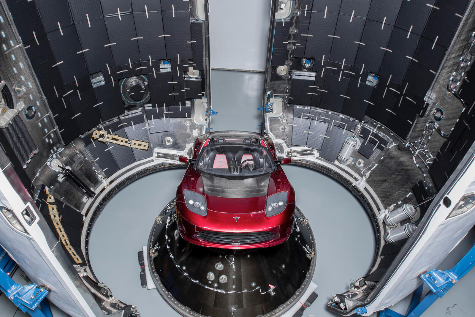 Обои Space X Tesla Roadster Тесла на рабочий стол