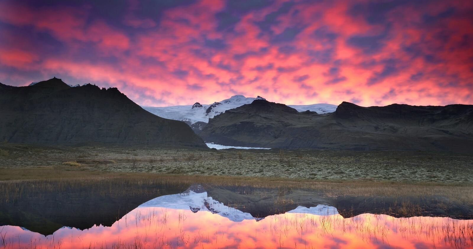 Бесплатное фото Необычный закат над озером