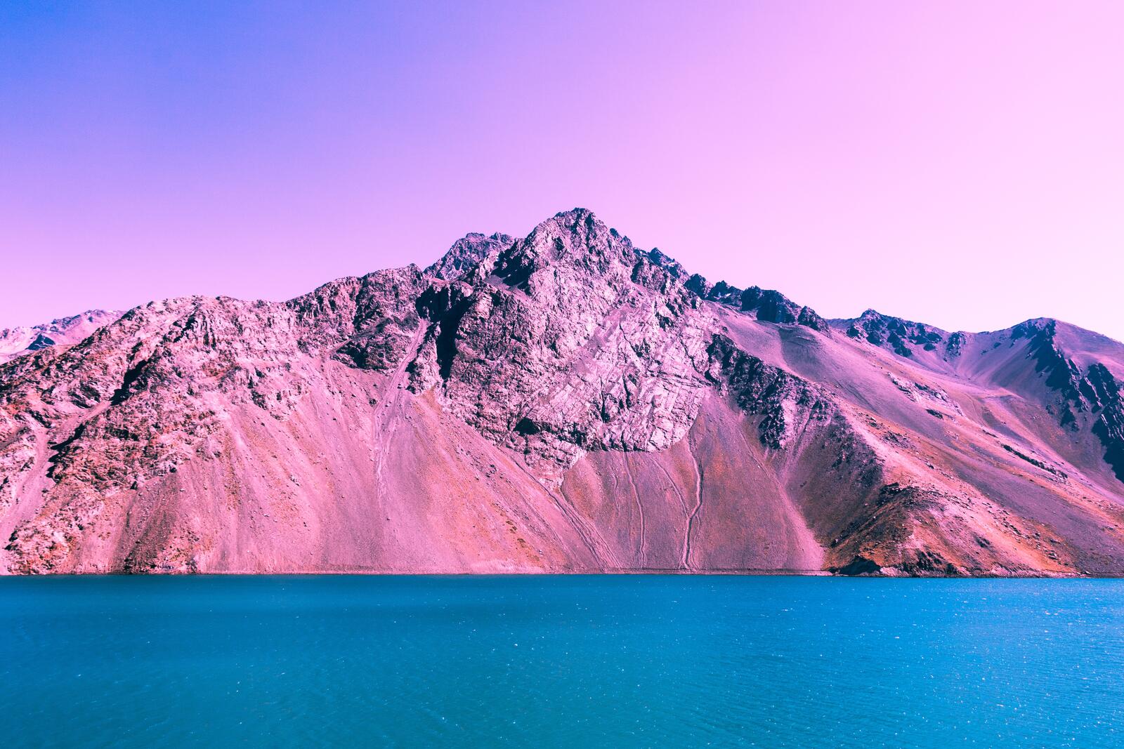 Бесплатное фото Голубое озеро у горы