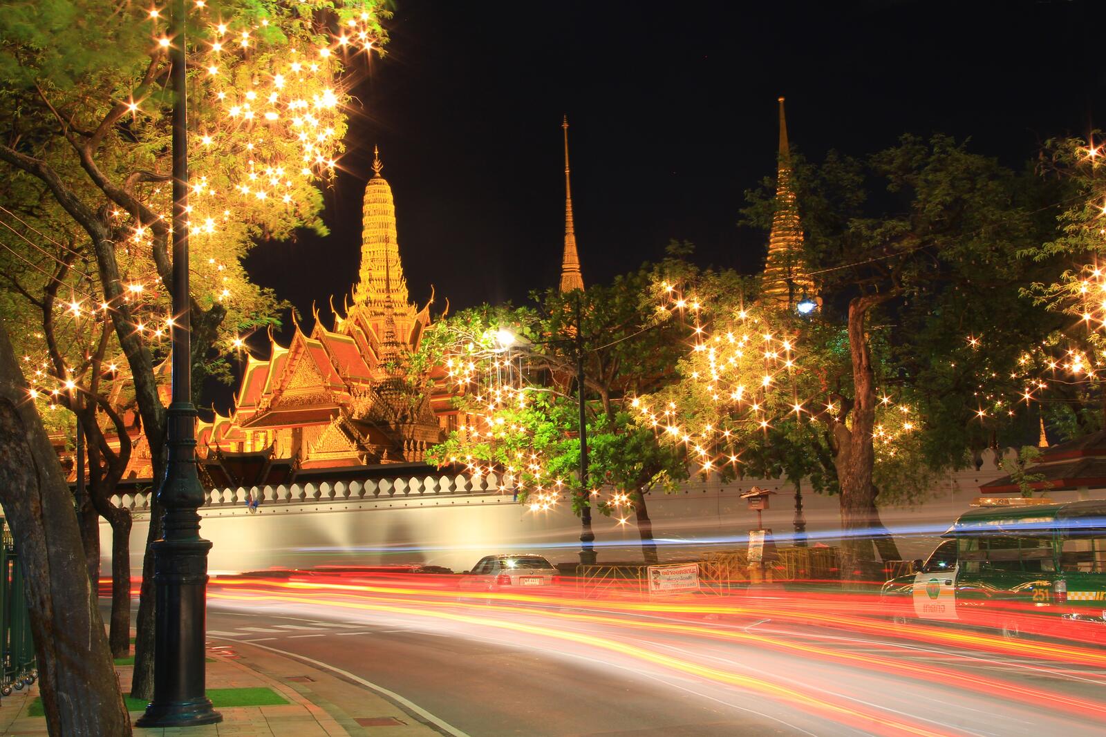 Обои Бангкок дерево храм изумрудного будды на рабочий стол