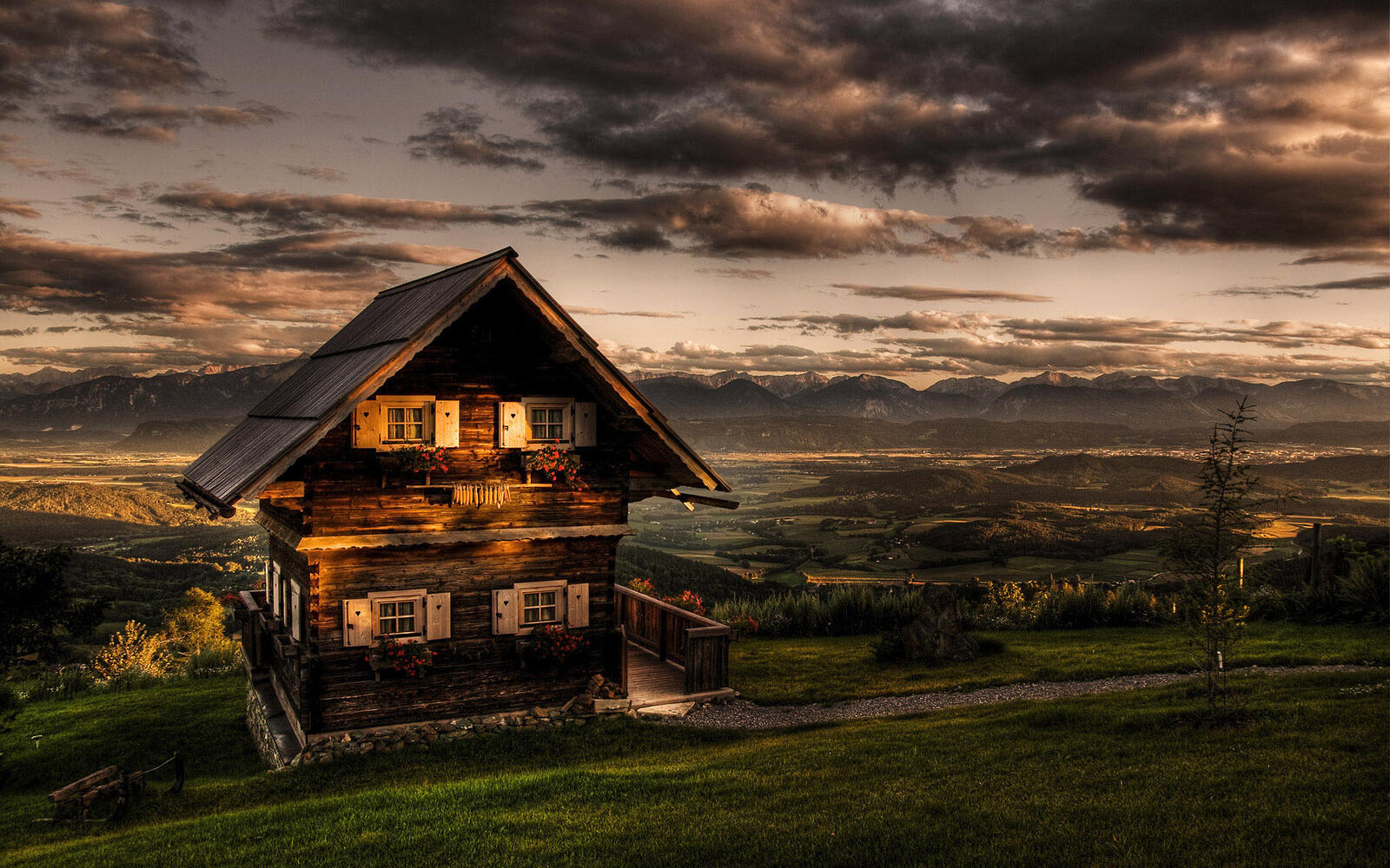 Free photo A wooden house on a hill