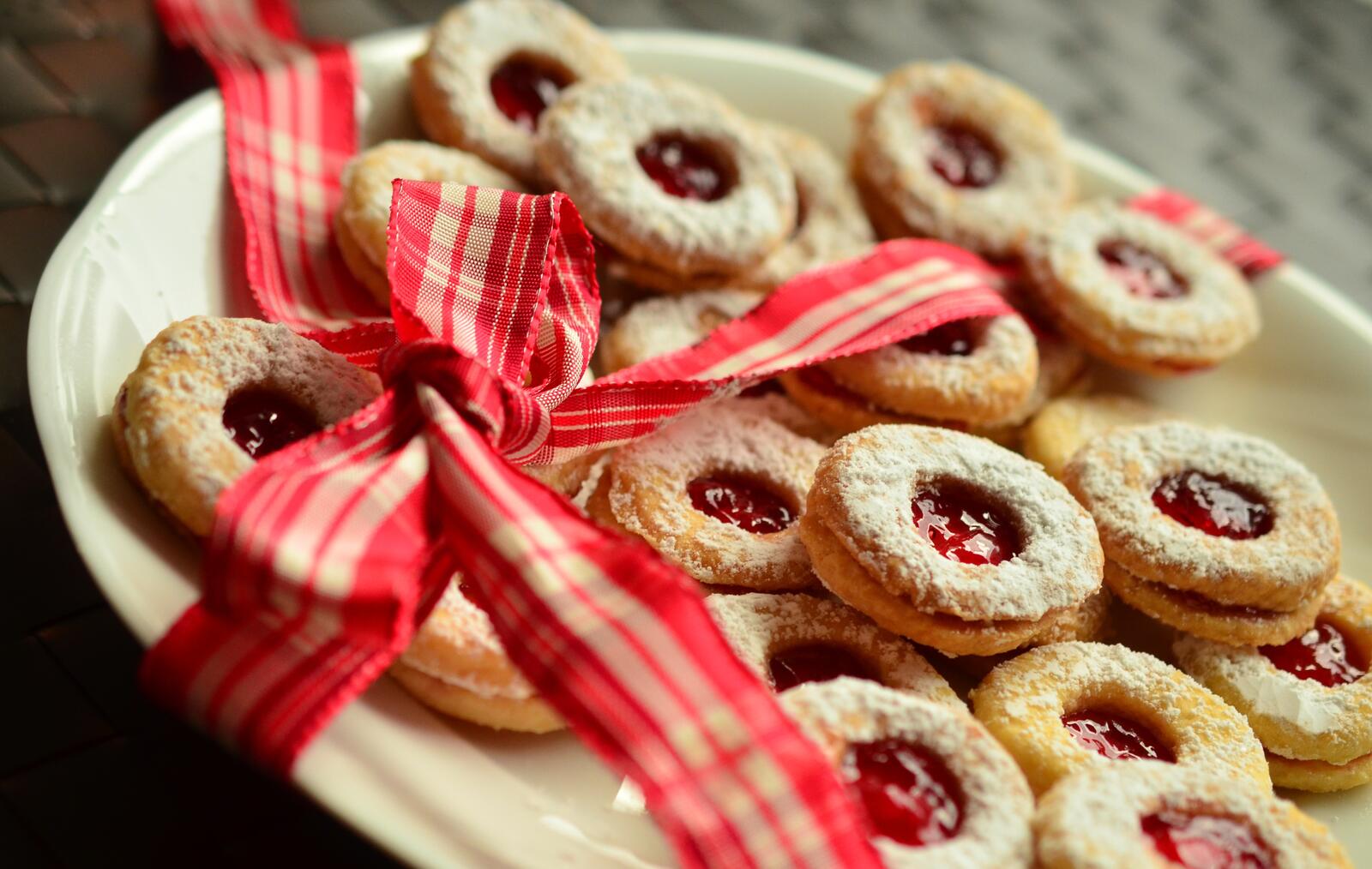 Free photo Delicious cookies with jam