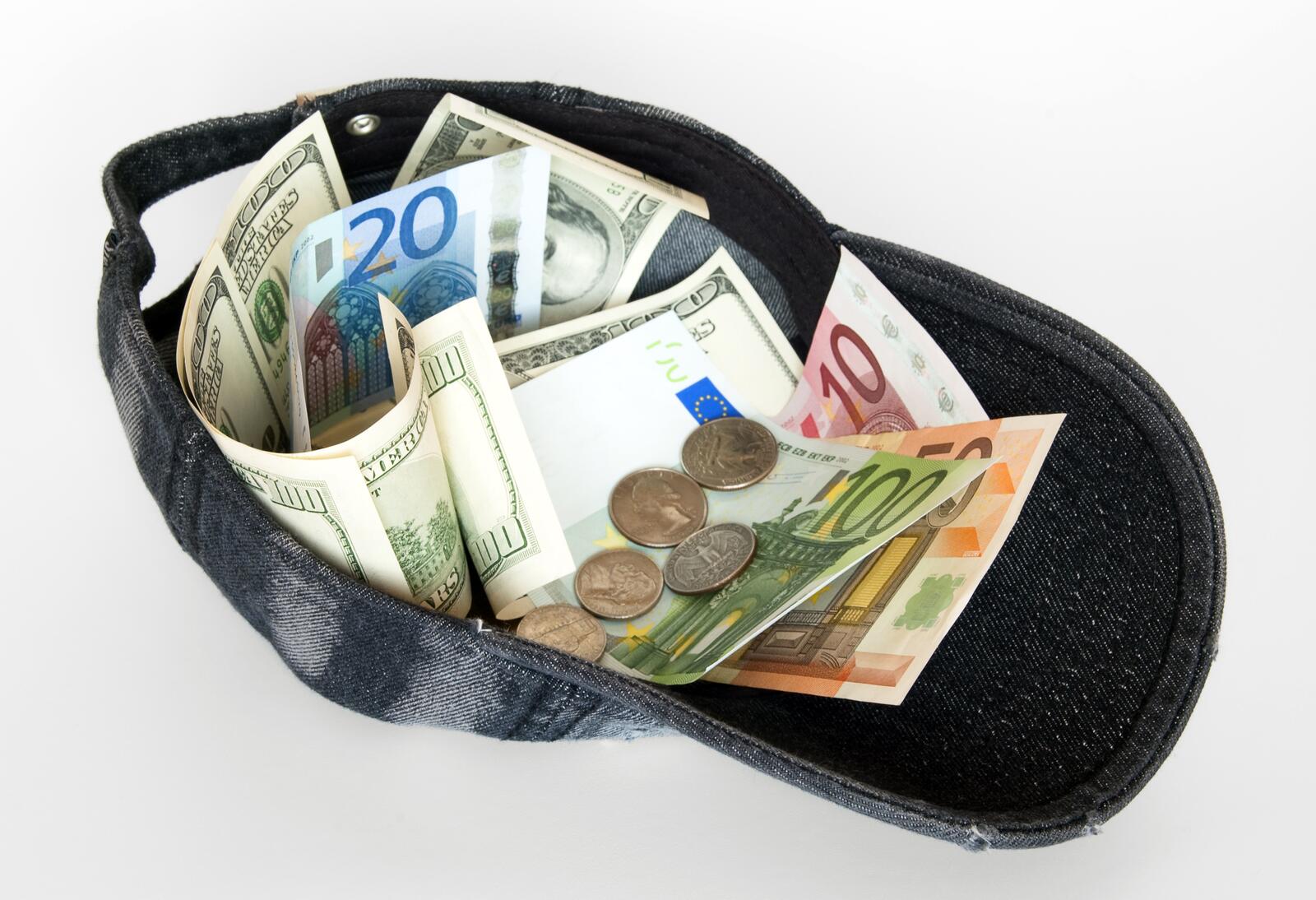 деньги благотворительность шляпа