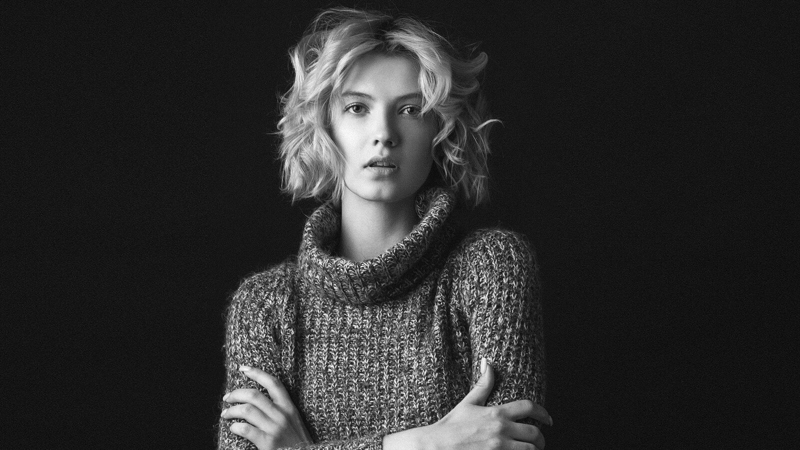 Free photo Portrait of Natalya Kochutina on black background