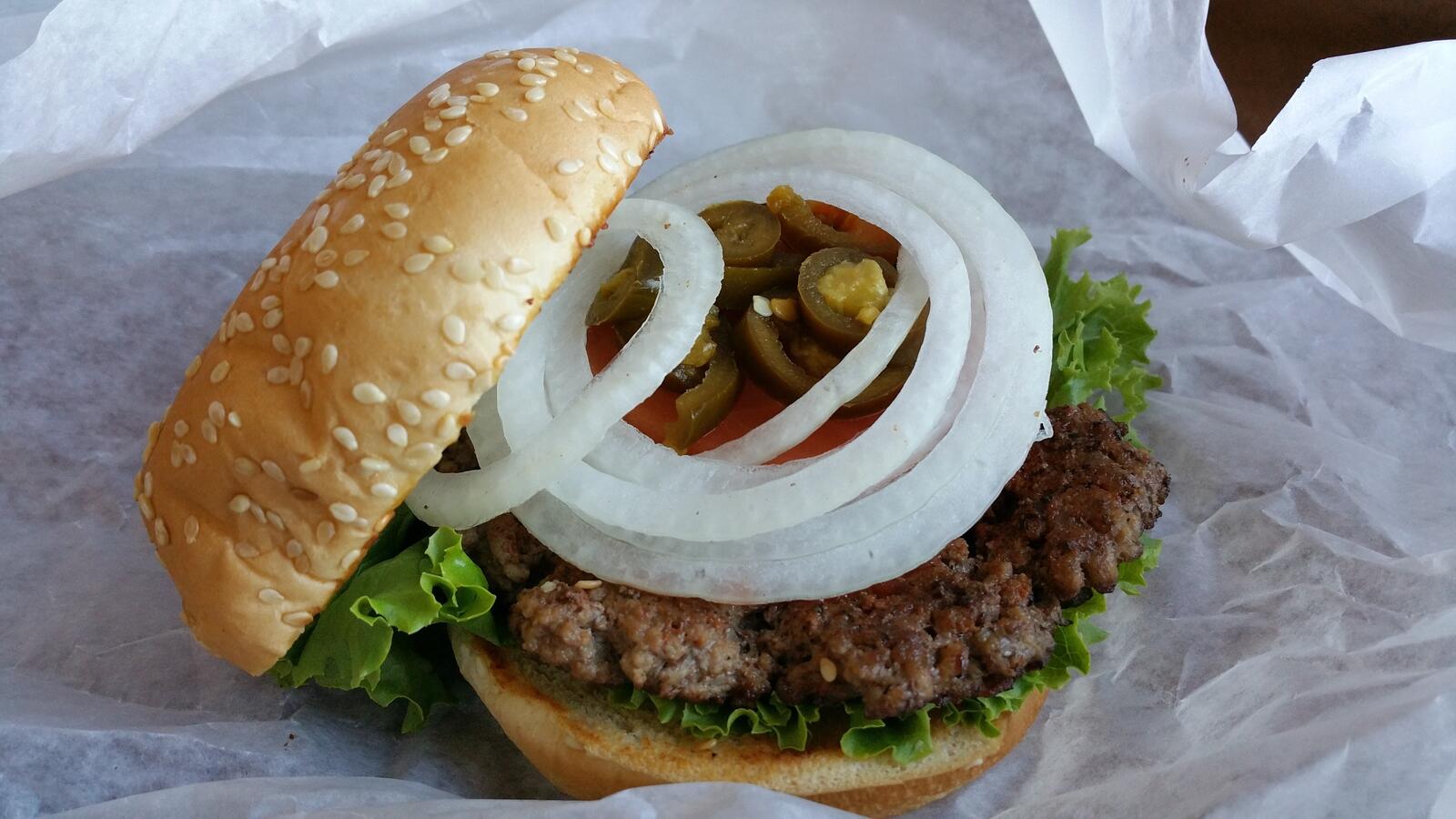 Обои обои гамбургер лук мясо на рабочий стол