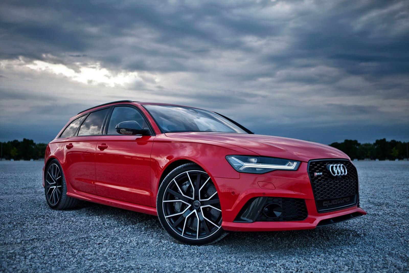 Free photo Red luxury Audi RS6