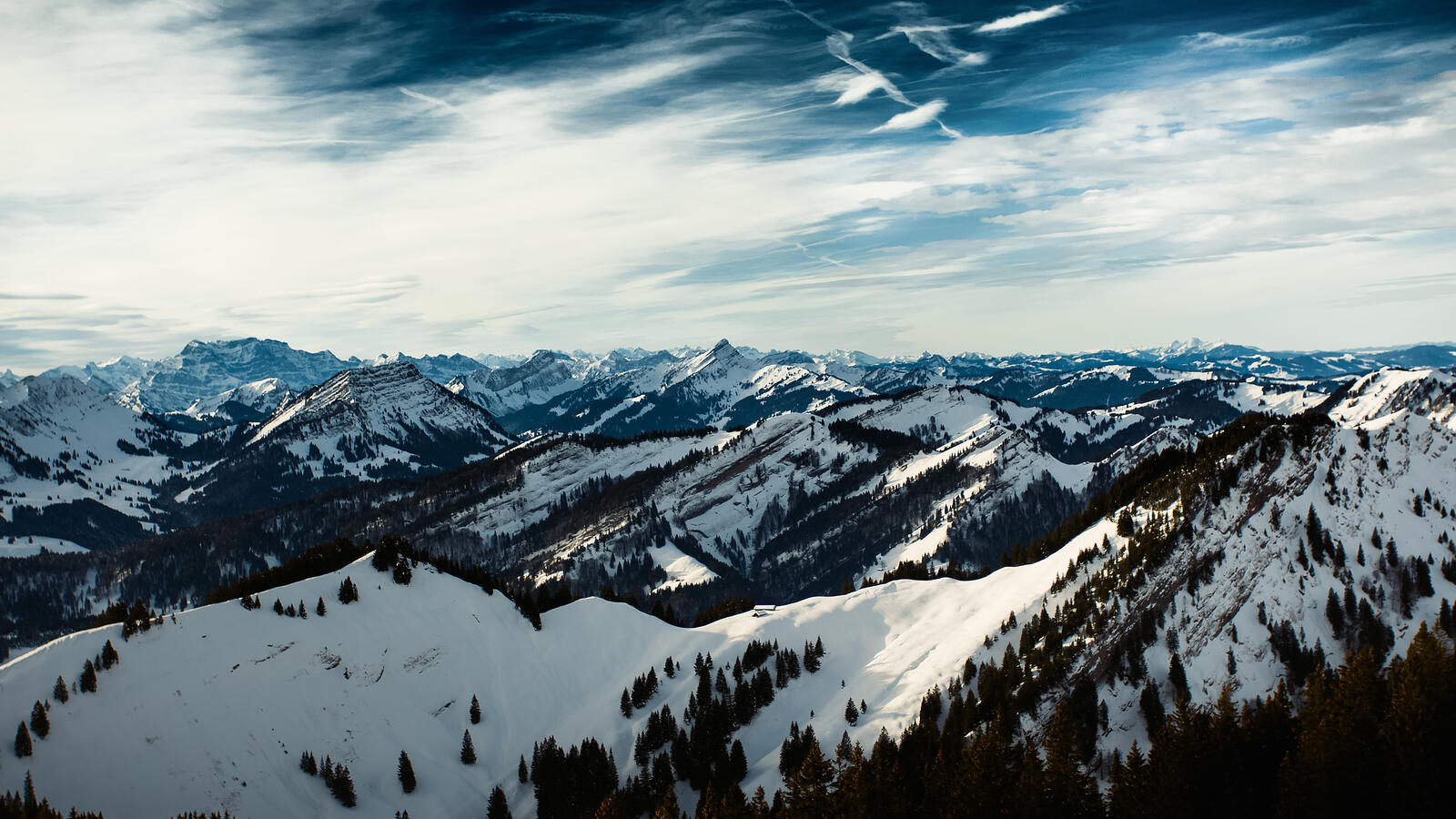 Free photo Snow-covered mountain peaks from a bird`s eye view