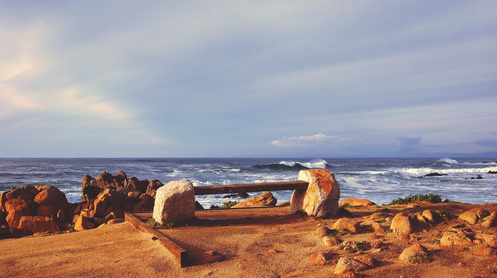 Бесплатное фото Лавочка на берегу моря