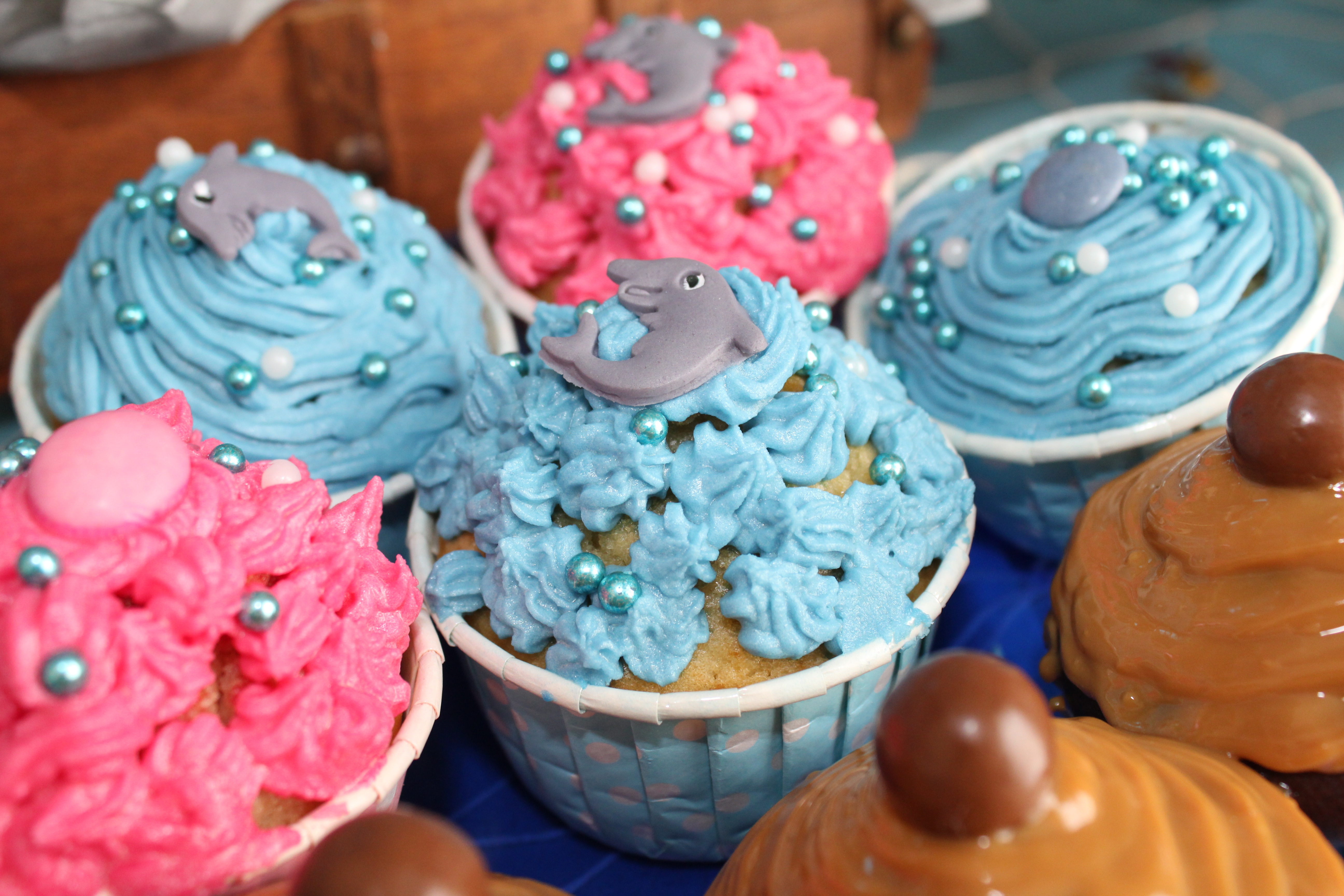 Free photo Cupcakes with individual decorations