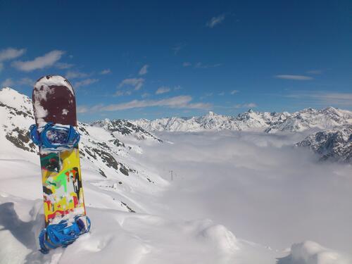 Snowboarding in the snowy and misty alps