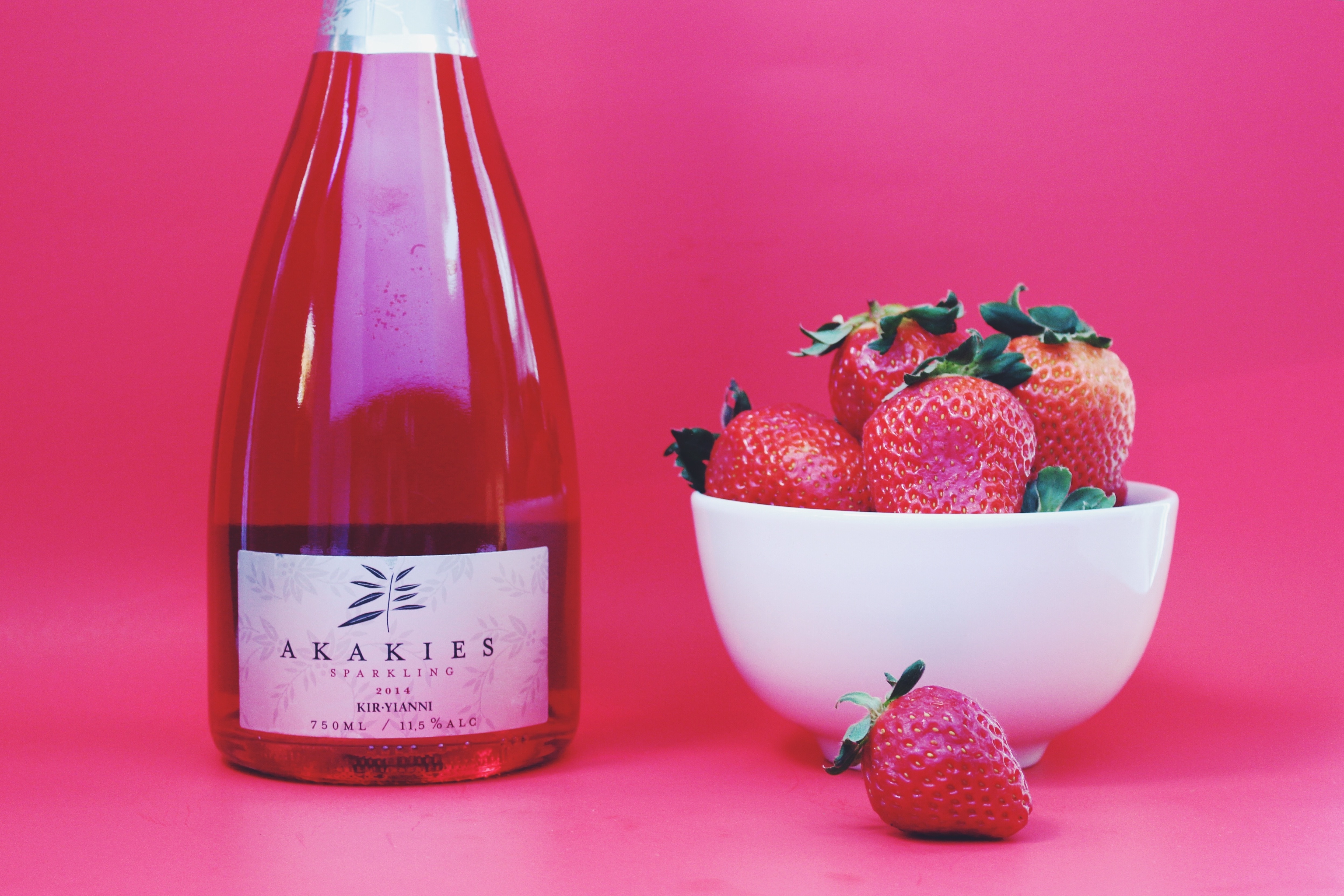 Free photo Strawberry-flavored champagne