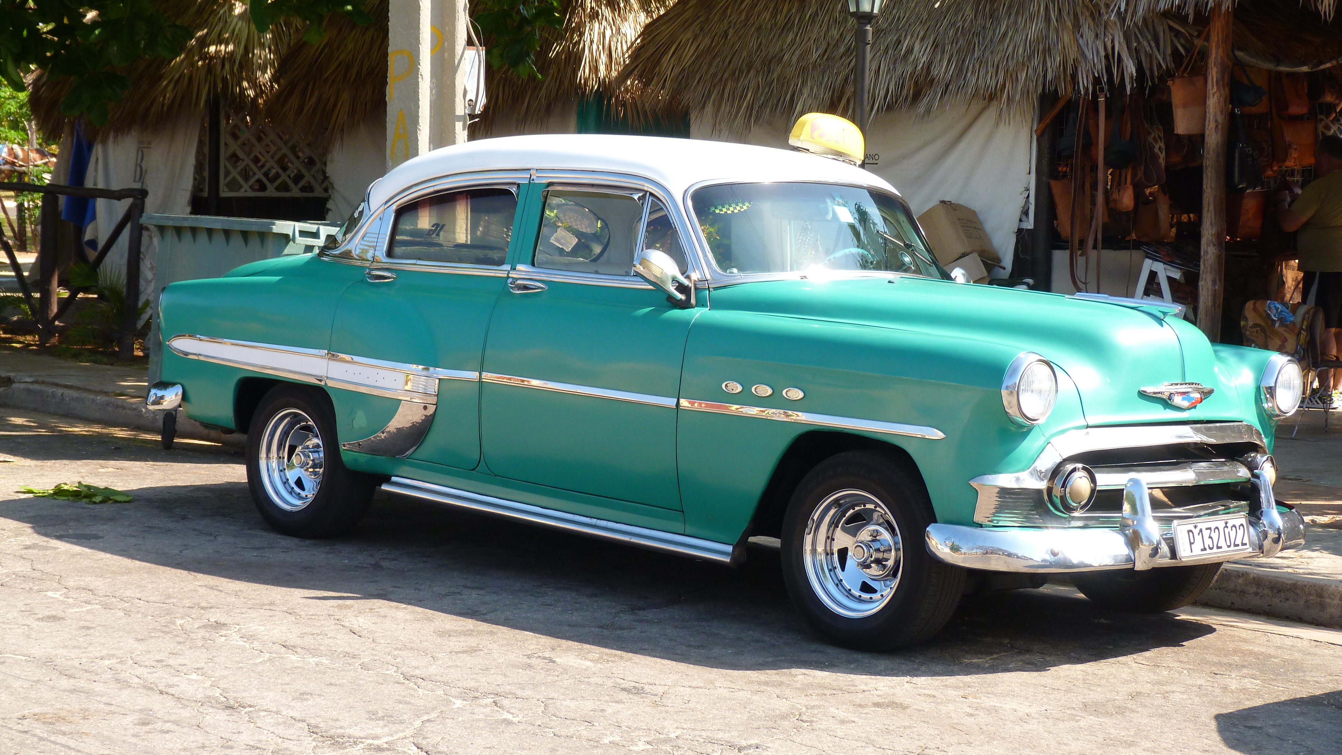 Бесплатное фото Ретро автомобиль Chevrolet на Кубе