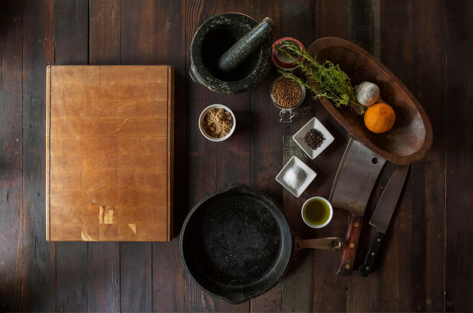Free photo Kitchen still life on a wooden table